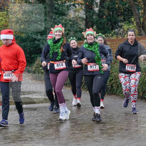 07.12.2025 - St. Pauli X-Mass-Run No. 15 Michael Burmester http://msf.ph/oto/9401211 07.12.2025 10:25:36 Laufen 1272, 4493, 914, 917, 485, 1182 meine-sportfotos.de