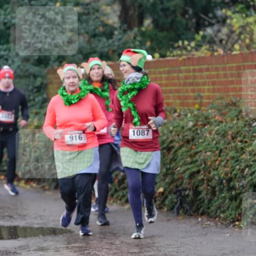07.12.2025 - St. Pauli X-Mass-Run No. 15 Michael Burmester http://msf.ph/oto/9401244 07.12.2025 10:25:45 Laufen 1087, 916 meine-sportfotos.de