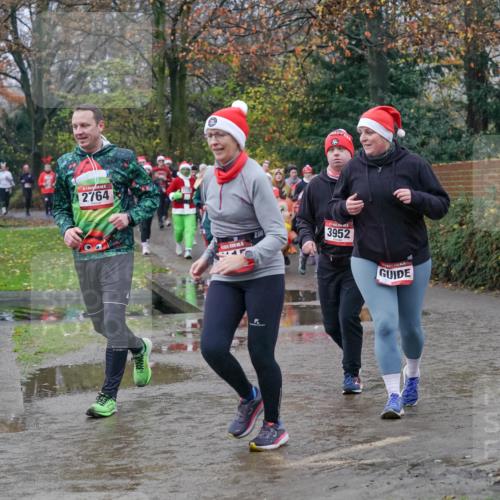 07.12.2025 - St. Pauli X-Mass-Run No. 15 Michael Burmester http://msf.ph/oto/9401276 07.12.2025 10:25:53 Laufen 2165, 2764, 238, 3952 meine-sportfotos.de