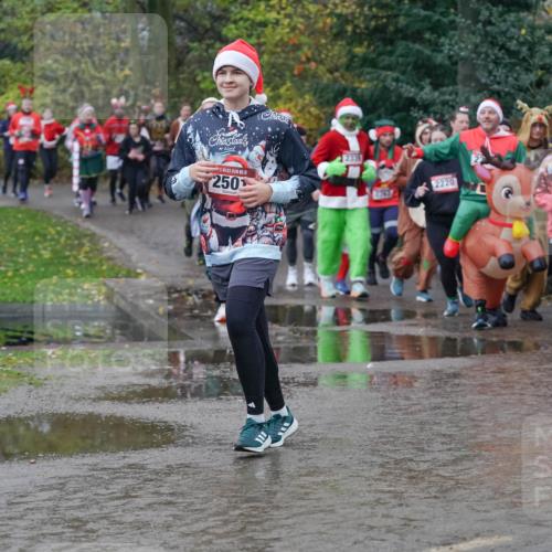 07.12.2025 - St. Pauli X-Mass-Run No. 15 Michael Burmester http://msf.ph/oto/9401289 07.12.2025 10:25:56 Laufen 15, 250, 2331, 2220, 2340, 2763, 2341 meine-sportfotos.de