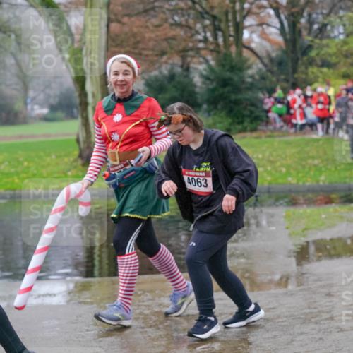 07.12.2025 - St. Pauli X-Mass-Run No. 15 Michael Burmester http://msf.ph/oto/9401373 07.12.2025 10:26:15 Laufen 15, 9, 4063 meine-sportfotos.de