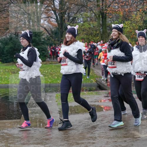 07.12.2025 - St. Pauli X-Mass-Run No. 15 Michael Burmester http://msf.ph/oto/9401381 07.12.2025 10:26:17 Laufen 680, 1682, 1679, 4882, 2328 meine-sportfotos.de