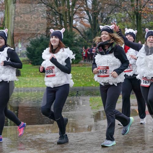 07.12.2025 - St. Pauli X-Mass-Run No. 15 Michael Burmester http://msf.ph/oto/9401386 07.12.2025 10:26:17 Laufen 683, 1680, 15, 1682, 1679, 488 meine-sportfotos.de