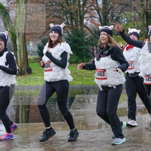 07.12.2025 - St. Pauli X-Mass-Run No. 15 Michael Burmester http://msf.ph/oto/9401387 07.12.2025 10:26:18 Laufen 02, 5, 680, 15, 1682, 81, 1679 meine-sportfotos.de