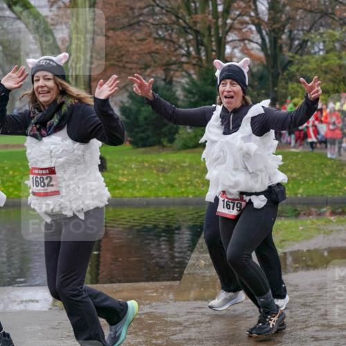 07.12.2025 - St. Pauli X-Mass-Run No. 15 Michael Burmester http://msf.ph/oto/9401389 07.12.2025 10:26:18 Laufen 680, 15, 1682, 1679, 488 meine-sportfotos.de