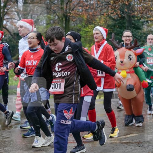 07.12.2025 - St. Pauli X-Mass-Run No. 15 Michael Burmester http://msf.ph/oto/9401419 07.12.2025 10:26:25 Laufen 2235, 3, 223, 1915, 5, 2301, 18, 3019, 523, 2 meine-sportfotos.de