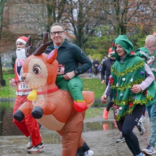 07.12.2025 - St. Pauli X-Mass-Run No. 15 Michael Burmester http://msf.ph/oto/9401427 07.12.2025 10:26:27 Laufen 185, 15, 2, 2, 23 meine-sportfotos.de