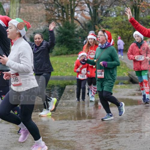 07.12.2025 - St. Pauli X-Mass-Run No. 15 Michael Burmester http://msf.ph/oto/9401451 07.12.2025 10:26:32 Laufen 346, 168, 99, 866, 231, 153 meine-sportfotos.de