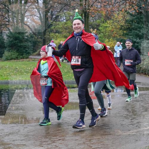 07.12.2025 - St. Pauli X-Mass-Run No. 15 Michael Burmester http://msf.ph/oto/9401502 07.12.2025 10:26:43 Laufen 1729, 1726, 268, 2661, 592 meine-sportfotos.de