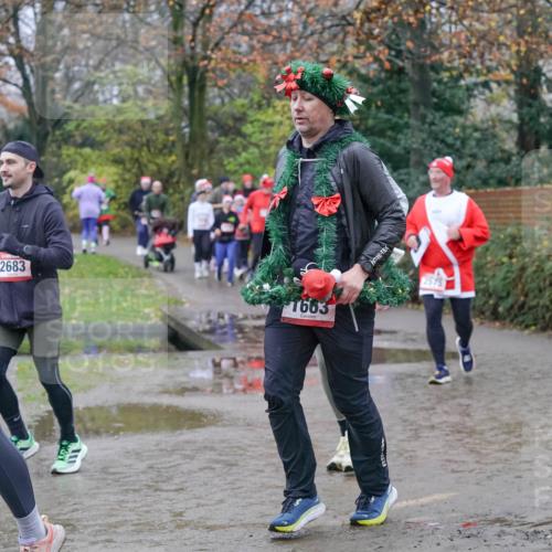07.12.2025 - St. Pauli X-Mass-Run No. 15 Michael Burmester http://msf.ph/oto/9401511 07.12.2025 10:26:45 Laufen 2683, 2, 1663, 2575 meine-sportfotos.de