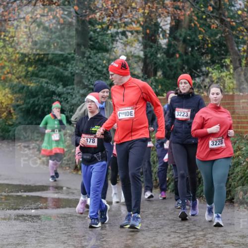 07.12.2025 - St. Pauli X-Mass-Run No. 15 Michael Burmester http://msf.ph/oto/9401548 07.12.2025 10:26:56 Laufen 89, 178, 3223, 3228 meine-sportfotos.de