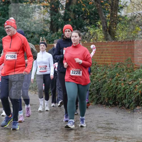 07.12.2025 - St. Pauli X-Mass-Run No. 15 Michael Burmester http://msf.ph/oto/9401555 07.12.2025 10:26:57 Laufen 4478, 15, 2538, 3228 meine-sportfotos.de