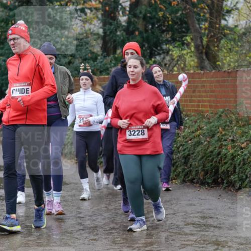 07.12.2025 - St. Pauli X-Mass-Run No. 15 Michael Burmester http://msf.ph/oto/9401557 07.12.2025 10:26:57 Laufen 15, 4478, 15, 252, 15, 3228, 793 meine-sportfotos.de