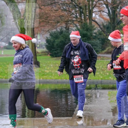 07.12.2025 - St. Pauli X-Mass-Run No. 15 Michael Burmester http://msf.ph/oto/9401565 07.12.2025 10:26:59 Laufen 2950, 1689, 2 meine-sportfotos.de