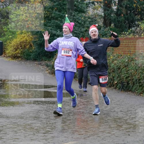 07.12.2025 - St. Pauli X-Mass-Run No. 15 Michael Burmester http://msf.ph/oto/9401601 07.12.2025 10:27:07 Laufen 592, 590 meine-sportfotos.de