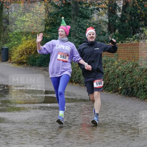 07.12.2025 - St. Pauli X-Mass-Run No. 15 Michael Burmester http://msf.ph/oto/9401604 07.12.2025 10:27:07 Laufen 592, 590 meine-sportfotos.de
