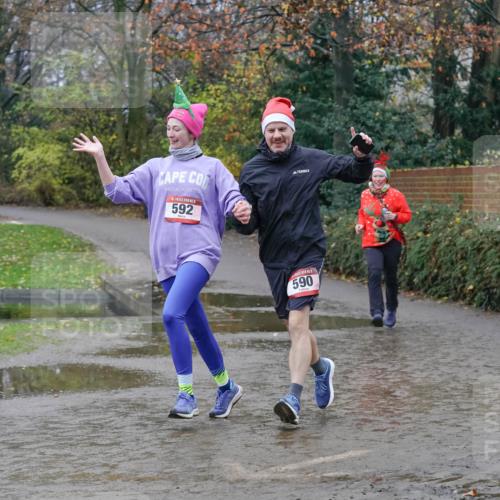 07.12.2025 - St. Pauli X-Mass-Run No. 15 Michael Burmester http://msf.ph/oto/9401606 07.12.2025 10:27:08 Laufen 592, 590 meine-sportfotos.de