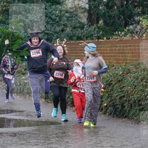 07.12.2025 - St. Pauli X-Mass-Run No. 15 Michael Burmester http://msf.ph/oto/9401628 07.12.2025 10:27:28 Laufen 1177, 2832, 2296, 2290, 29, 2297 meine-sportfotos.de