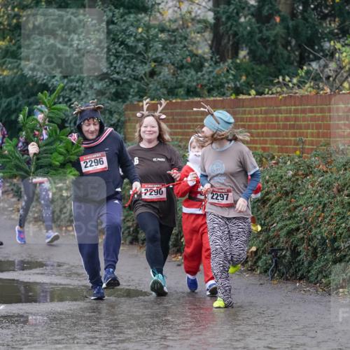 07.12.2025 - St. Pauli X-Mass-Run No. 15 Michael Burmester http://msf.ph/oto/9401630 07.12.2025 10:27:28 Laufen 91, 1177, 62, 2296, 2290, 2297 meine-sportfotos.de