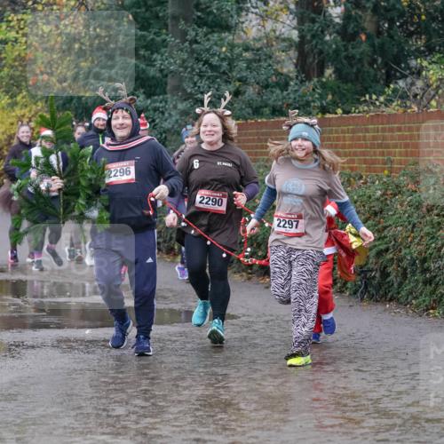 07.12.2025 - St. Pauli X-Mass-Run No. 15 Michael Burmester http://msf.ph/oto/9401633 07.12.2025 10:27:29 Laufen 2296, 2290, 2297 meine-sportfotos.de