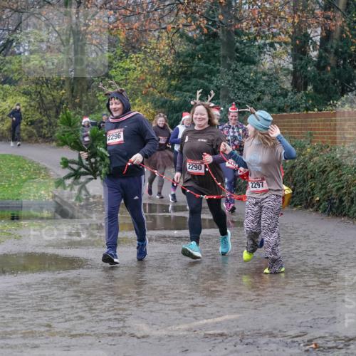 07.12.2025 - St. Pauli X-Mass-Run No. 15 Michael Burmester http://msf.ph/oto/9401636 07.12.2025 10:27:30 Laufen 2296, 2593, 2290, 477, 2297 meine-sportfotos.de