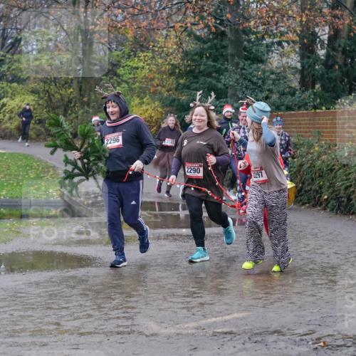 07.12.2025 - St. Pauli X-Mass-Run No. 15 Michael Burmester http://msf.ph/oto/9401637 07.12.2025 10:27:30 Laufen 2296, 2593, 2290, 2297 meine-sportfotos.de