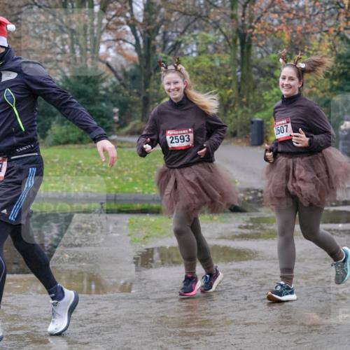 07.12.2025 - St. Pauli X-Mass-Run No. 15 Michael Burmester http://msf.ph/oto/9401668 07.12.2025 10:27:38 Laufen 3437, 2593, 2607 meine-sportfotos.de