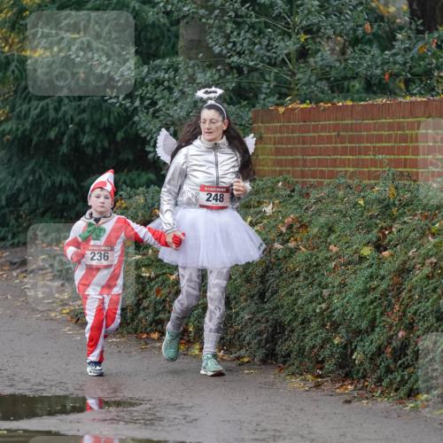 07.12.2025 - St. Pauli X-Mass-Run No. 15 Michael Burmester http://msf.ph/oto/9401727 07.12.2025 10:28:09 Laufen 236, 248 meine-sportfotos.de