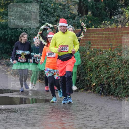 07.12.2025 - St. Pauli X-Mass-Run No. 15 Michael Burmester http://msf.ph/oto/9401772 07.12.2025 10:28:31 Laufen 2727, 2664, 665 meine-sportfotos.de
