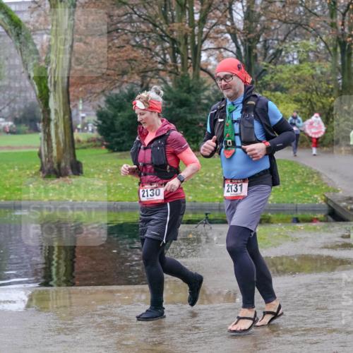 07.12.2025 - St. Pauli X-Mass-Run No. 15 Michael Burmester http://msf.ph/oto/9401843 07.12.2025 10:29:14 Laufen 2130, 2131 meine-sportfotos.de