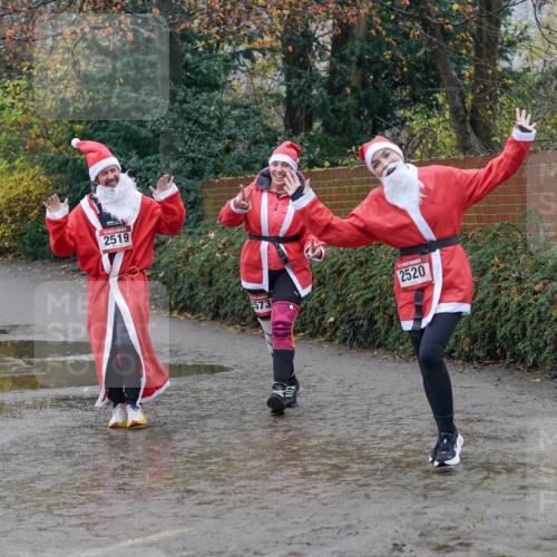 07.12.2025 - St. Pauli X-Mass-Run No. 15 Michael Burmester http://msf.ph/oto/9401896 07.12.2025 10:29:42 Laufen 2519, 573, 2520 meine-sportfotos.de