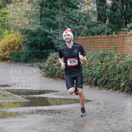 07.12.2025 - St. Pauli X-Mass-Run No. 15 Michael Burmester http://msf.ph/oto/9401939 07.12.2025 10:37:10 Laufen 15, 935 meine-sportfotos.de