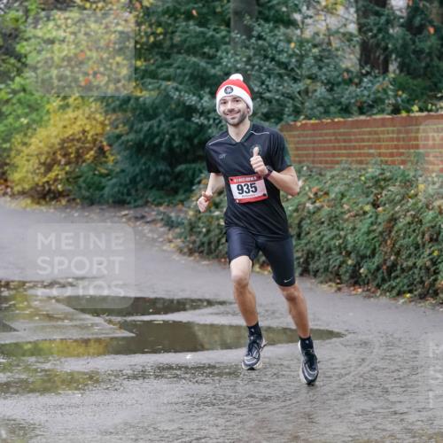 07.12.2025 - St. Pauli X-Mass-Run No. 15 Michael Burmester http://msf.ph/oto/9401940 07.12.2025 10:37:10 Laufen 15, 935 meine-sportfotos.de