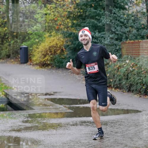 07.12.2025 - St. Pauli X-Mass-Run No. 15 Michael Burmester http://msf.ph/oto/9401942 07.12.2025 10:37:10 Laufen 15, 935 meine-sportfotos.de