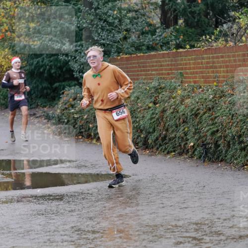 07.12.2025 - St. Pauli X-Mass-Run No. 15 Michael Burmester http://msf.ph/oto/9401990 07.12.2025 10:38:35 Laufen 106, 656 meine-sportfotos.de