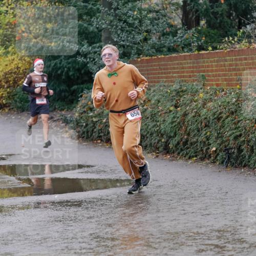 07.12.2025 - St. Pauli X-Mass-Run No. 15 Michael Burmester http://msf.ph/oto/9401991 07.12.2025 10:38:35 Laufen 106, 656 meine-sportfotos.de