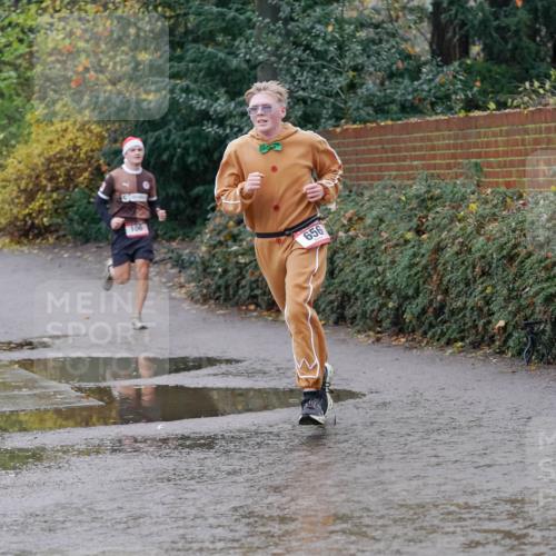 07.12.2025 - St. Pauli X-Mass-Run No. 15 Michael Burmester http://msf.ph/oto/9401992 07.12.2025 10:38:35 Laufen 30, 106, 656 meine-sportfotos.de