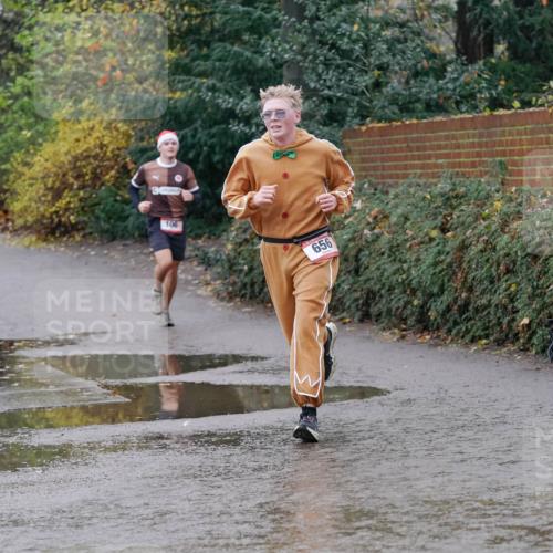 07.12.2025 - St. Pauli X-Mass-Run No. 15 Michael Burmester http://msf.ph/oto/9401993 07.12.2025 10:38:35 Laufen 656, 901 meine-sportfotos.de