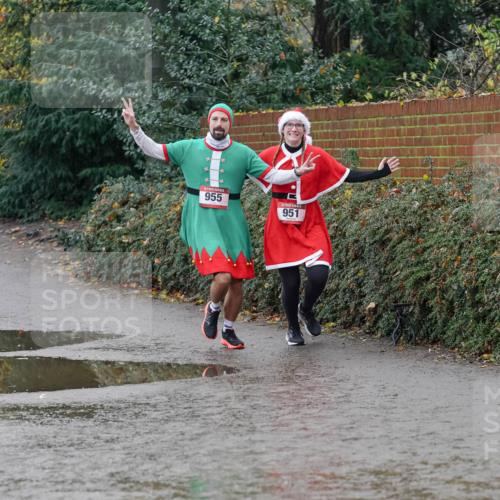 07.12.2025 - St. Pauli X-Mass-Run No. 15 Michael Burmester http://msf.ph/oto/9402016 07.12.2025 10:39:16 Laufen 955, 951 meine-sportfotos.de
