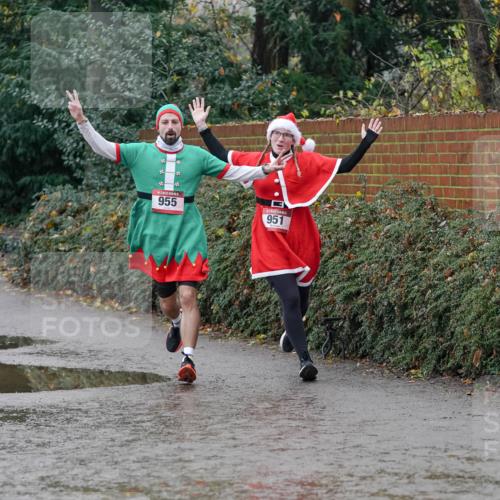 07.12.2025 - St. Pauli X-Mass-Run No. 15 Michael Burmester http://msf.ph/oto/9402017 07.12.2025 10:39:17 Laufen 955, 951 meine-sportfotos.de