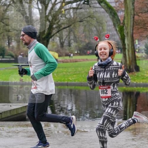 07.12.2025 - St. Pauli X-Mass-Run No. 15 Michael Burmester http://msf.ph/oto/9402035 07.12.2025 10:39:42 Laufen 15, 692 meine-sportfotos.de
