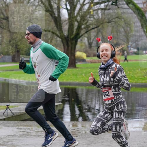07.12.2025 - St. Pauli X-Mass-Run No. 15 Michael Burmester http://msf.ph/oto/9402036 07.12.2025 10:39:42 Laufen 15, 692 meine-sportfotos.de
