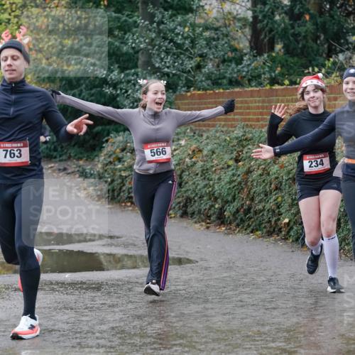 07.12.2025 - St. Pauli X-Mass-Run No. 15 Michael Burmester http://msf.ph/oto/9402052 07.12.2025 10:40:10 Laufen 763, 566, 234 meine-sportfotos.de