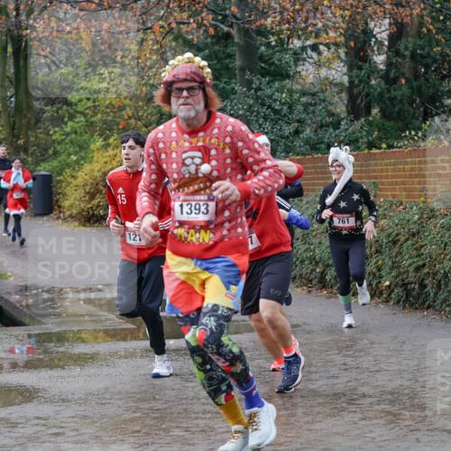 07.12.2025 - St. Pauli X-Mass-Run No. 15 Michael Burmester http://msf.ph/oto/9402101 07.12.2025 10:40:31 Laufen 15, 121, 1393, 7, 761 meine-sportfotos.de