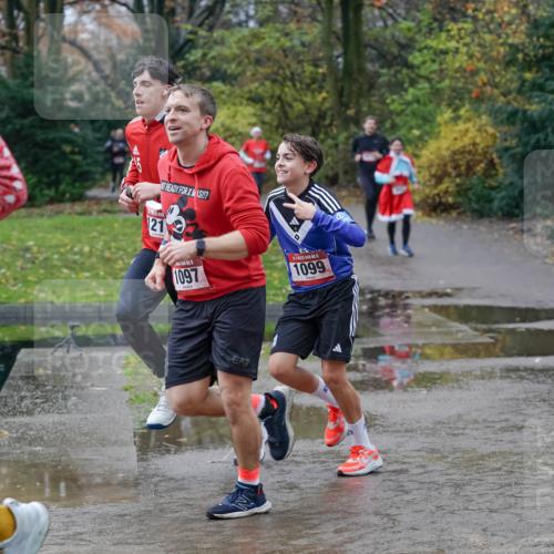 07.12.2025 - St. Pauli X-Mass-Run No. 15 Michael Burmester http://msf.ph/oto/9402103 07.12.2025 10:40:32 Laufen 93, 21, 1097, 15, 1099, 7, 773 meine-sportfotos.de