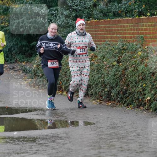07.12.2025 - St. Pauli X-Mass-Run No. 15 Michael Burmester http://msf.ph/oto/9402125 07.12.2025 10:40:44 Laufen 251, 280 meine-sportfotos.de