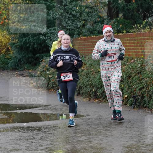 07.12.2025 - St. Pauli X-Mass-Run No. 15 Michael Burmester http://msf.ph/oto/9402128 07.12.2025 10:40:46 Laufen 170, 251, 5, 280 meine-sportfotos.de