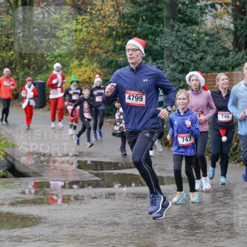 07.12.2025 - St. Pauli X-Mass-Run No. 15 Michael Burmester http://msf.ph/oto/9402242 07.12.2025 10:41:39 Laufen 5, 4799, 747, 746, 749 meine-sportfotos.de