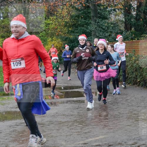 07.12.2025 - St. Pauli X-Mass-Run No. 15 Michael Burmester http://msf.ph/oto/9402315 07.12.2025 10:42:03 Laufen 139, 109, 435, 68, 606, 440 meine-sportfotos.de