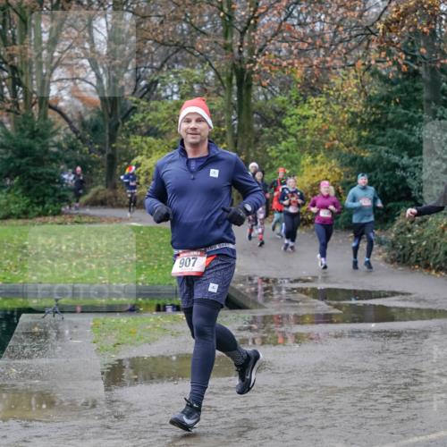 07.12.2025 - St. Pauli X-Mass-Run No. 15 Michael Burmester http://msf.ph/oto/9402347 07.12.2025 10:42:13 Laufen 907, 376 meine-sportfotos.de